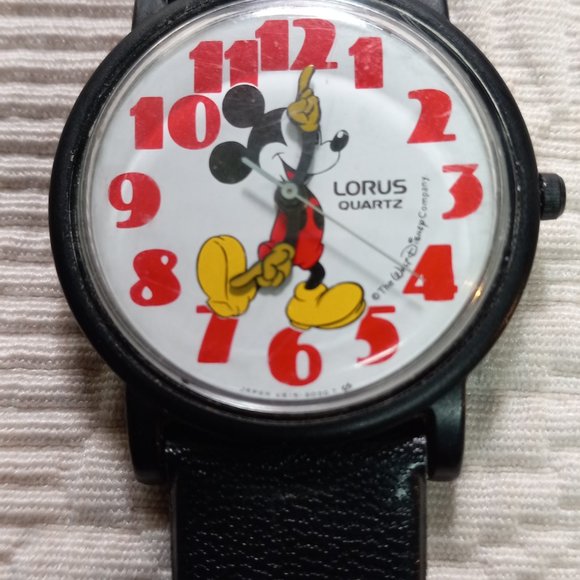 DISNEY Vintage LORUS Mickey Mouse Watch Red Numerals Yellow Glove - Picture 2 of 5